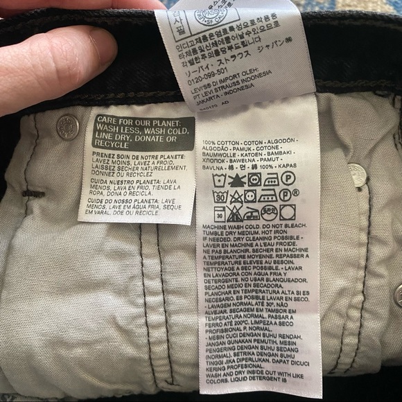 Levi's 501 Shorts in Washed Black 27 - Picture 5 of 6